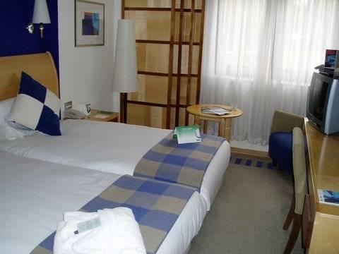By Ihg